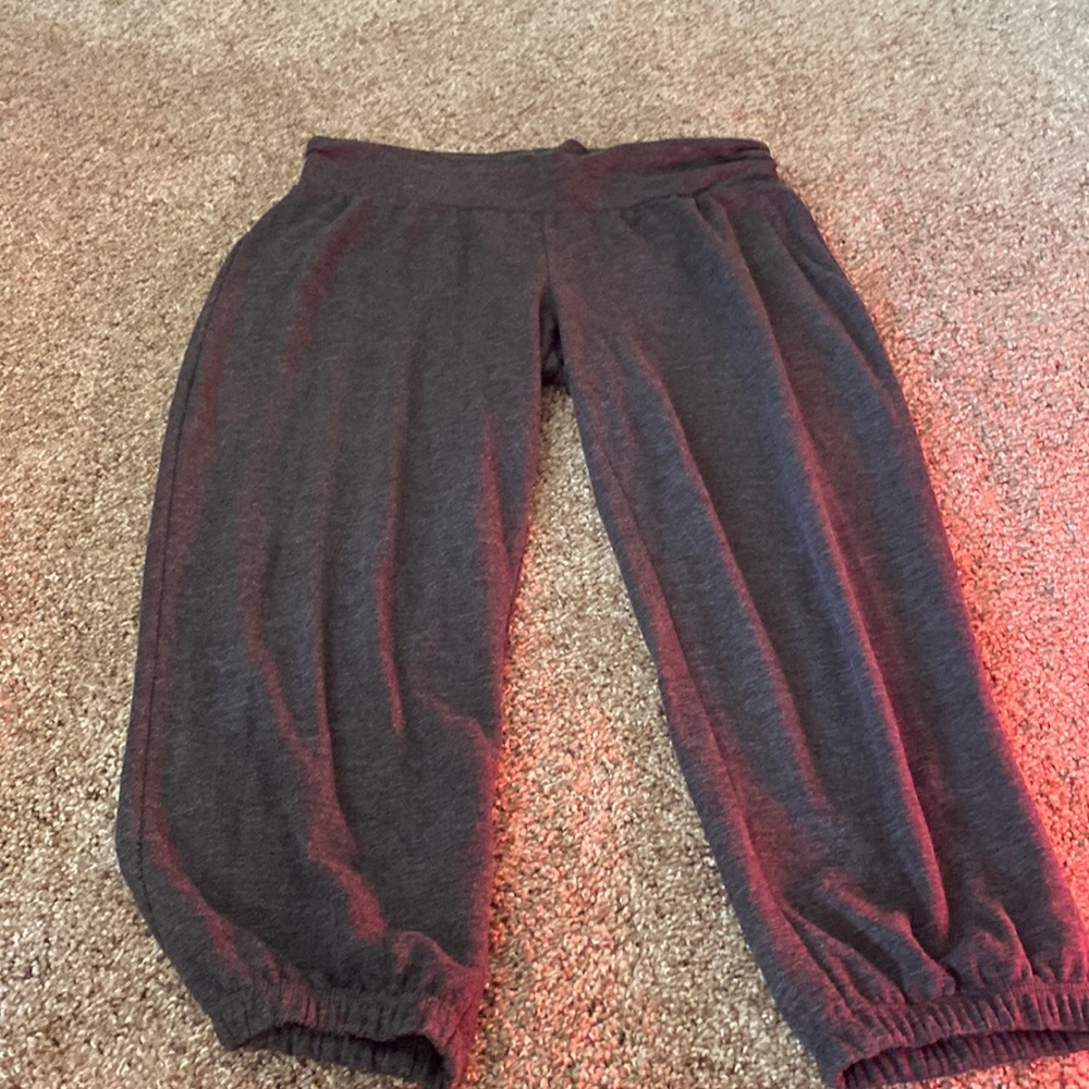 Victoria’s Secret Capri Pants